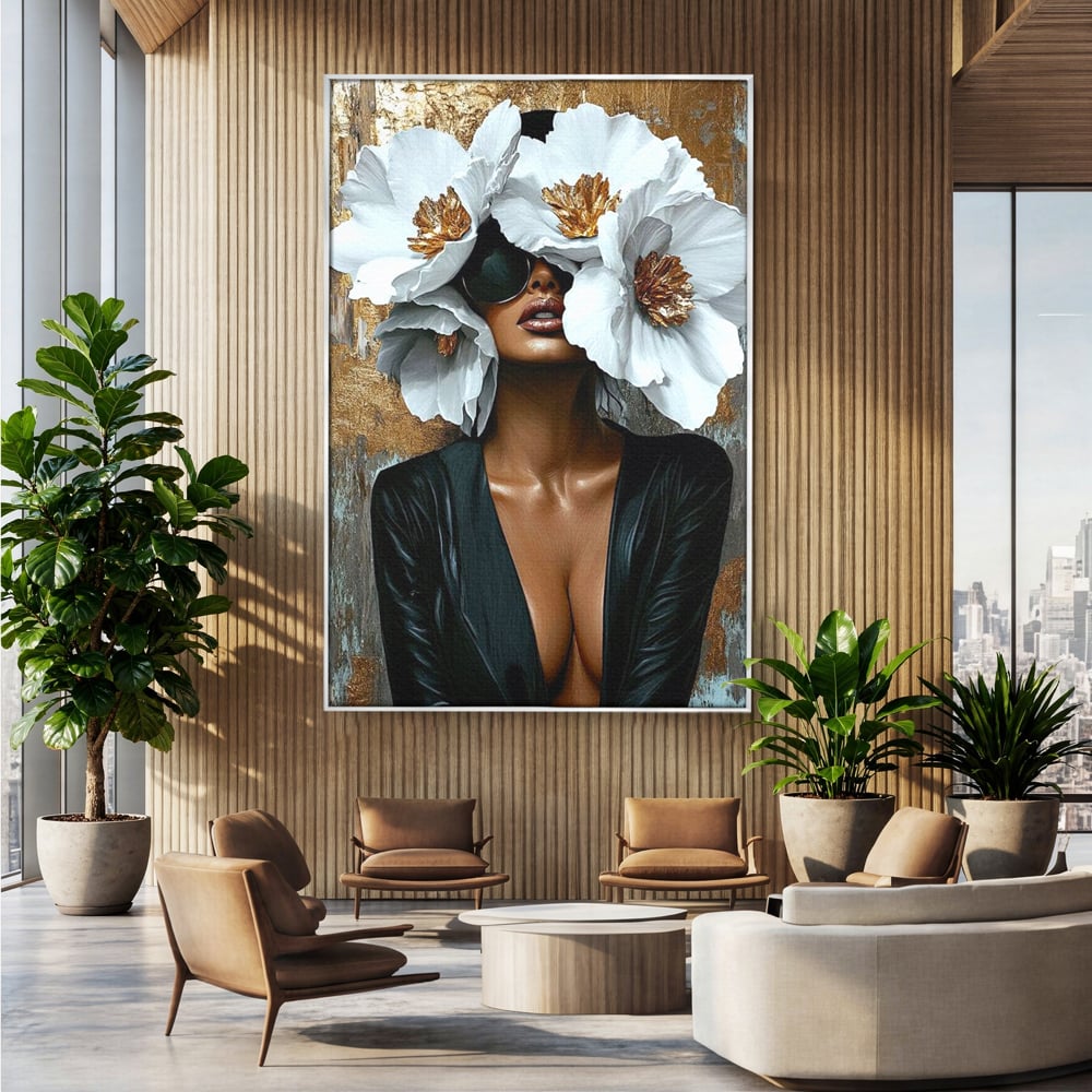 Tablou canvas cu tablou canvas cu silueta feminina, in rama de aluminiu argintiu, pe perete intr-un birou