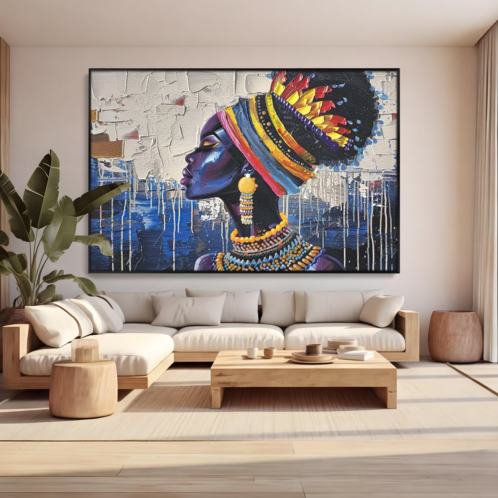 Tablou canvas cu tablou canvas cu regina africana in profil, in rama de aluminiu negru, pe perete intr-un living