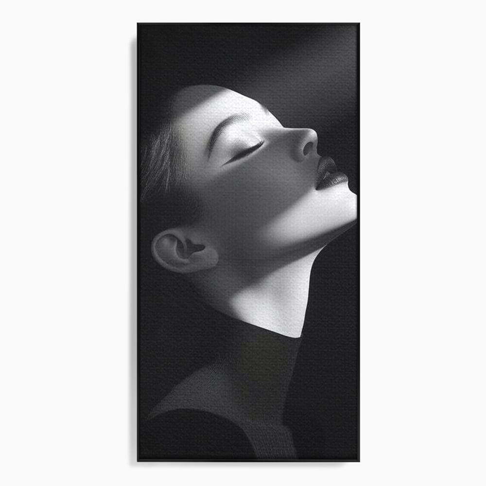 Tablou canvas cu tablou canvas portret alb-negru femeie, in rama de aluminiu negru
