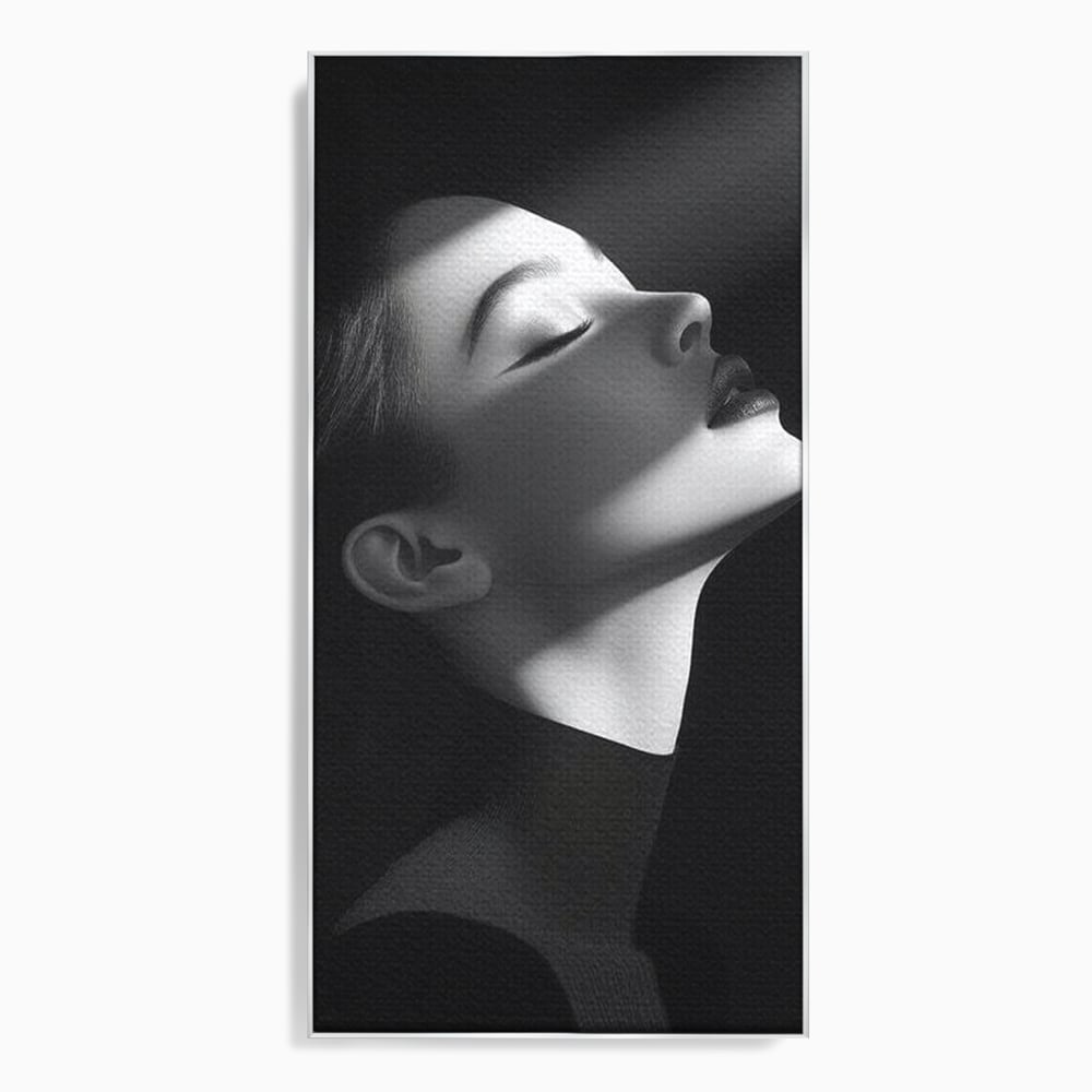 Tablou canvas cu tablou canvas portret alb-negru femeie, in rama de aluminiu argintiu