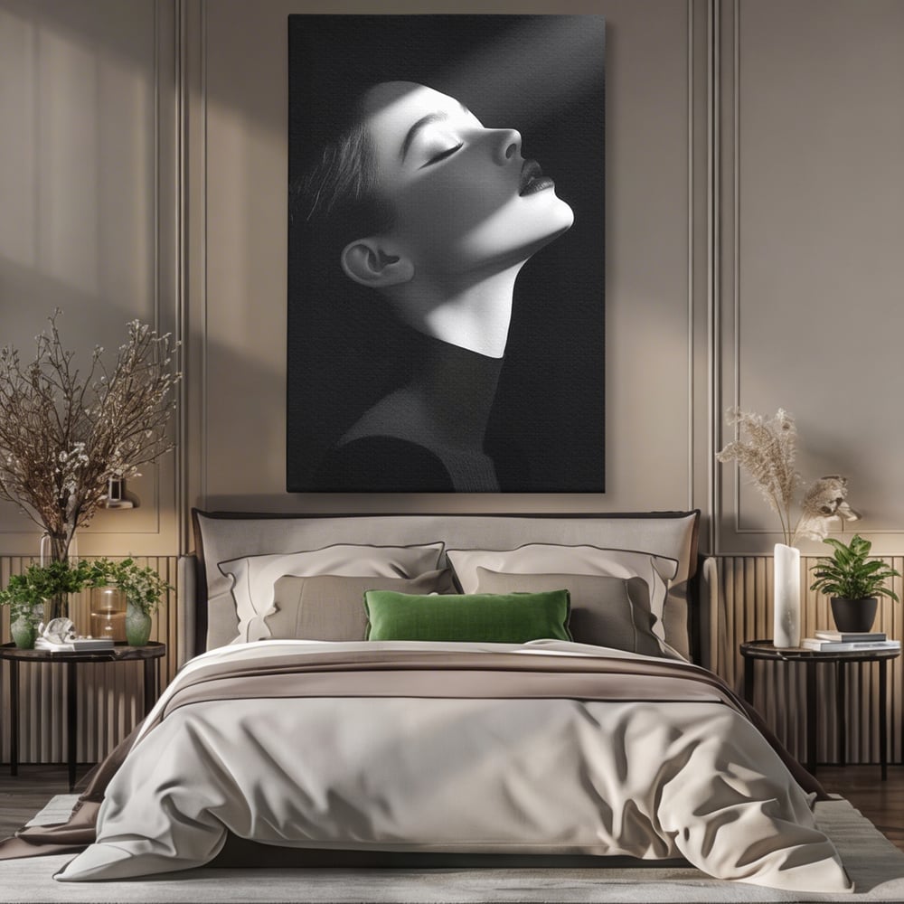 Tablou canvas cu tablou canvas portret alb-negru femeie, fara rama, pe sasiu de lemn, pe perete intr-un dormitor