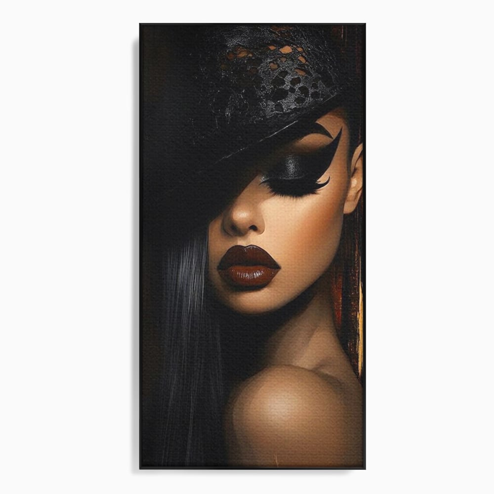 Tablou canvas cu portret feminin stilizat cu palarie neagra, in rama de aluminiu negru