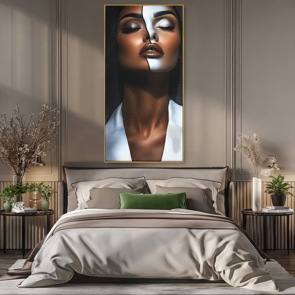 Tablou canvas cu tablou canvas cu portret dual de femeie, in rama de aluminiu auriu, pe perete intr-un dormitor