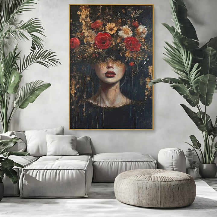 Tablou canvas cu tablou canvas cu portret de femeie si trandafiri rosii, in rama de aluminiu auriu, pe perete intr-un living