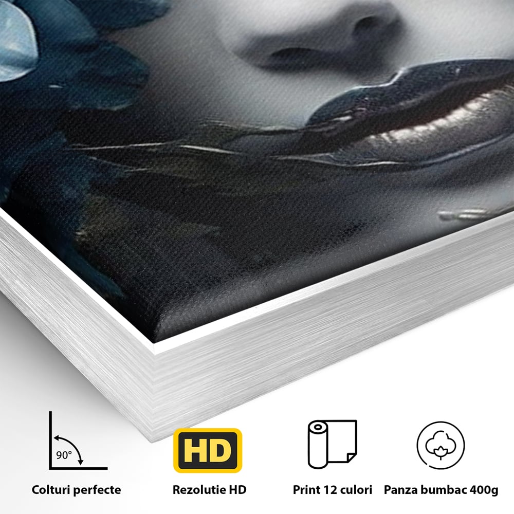 Detaliu al suprafetei: tablou canvas cu chip de femeie si trandafir albastru, in rama de aluminiu argintiu