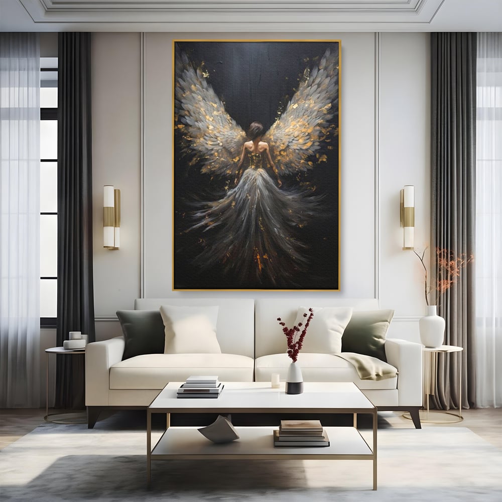 Tablou canvas cu tablou canvas cu inger si aripi, in rama de aluminiu auriu, pe perete intr-un living