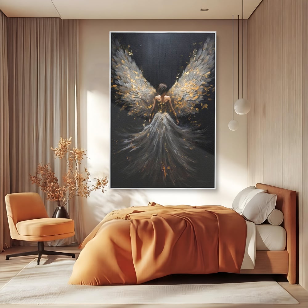 Tablou canvas cu tablou canvas cu inger si aripi, in rama de aluminiu argintiu, pe perete intr-un dormitor