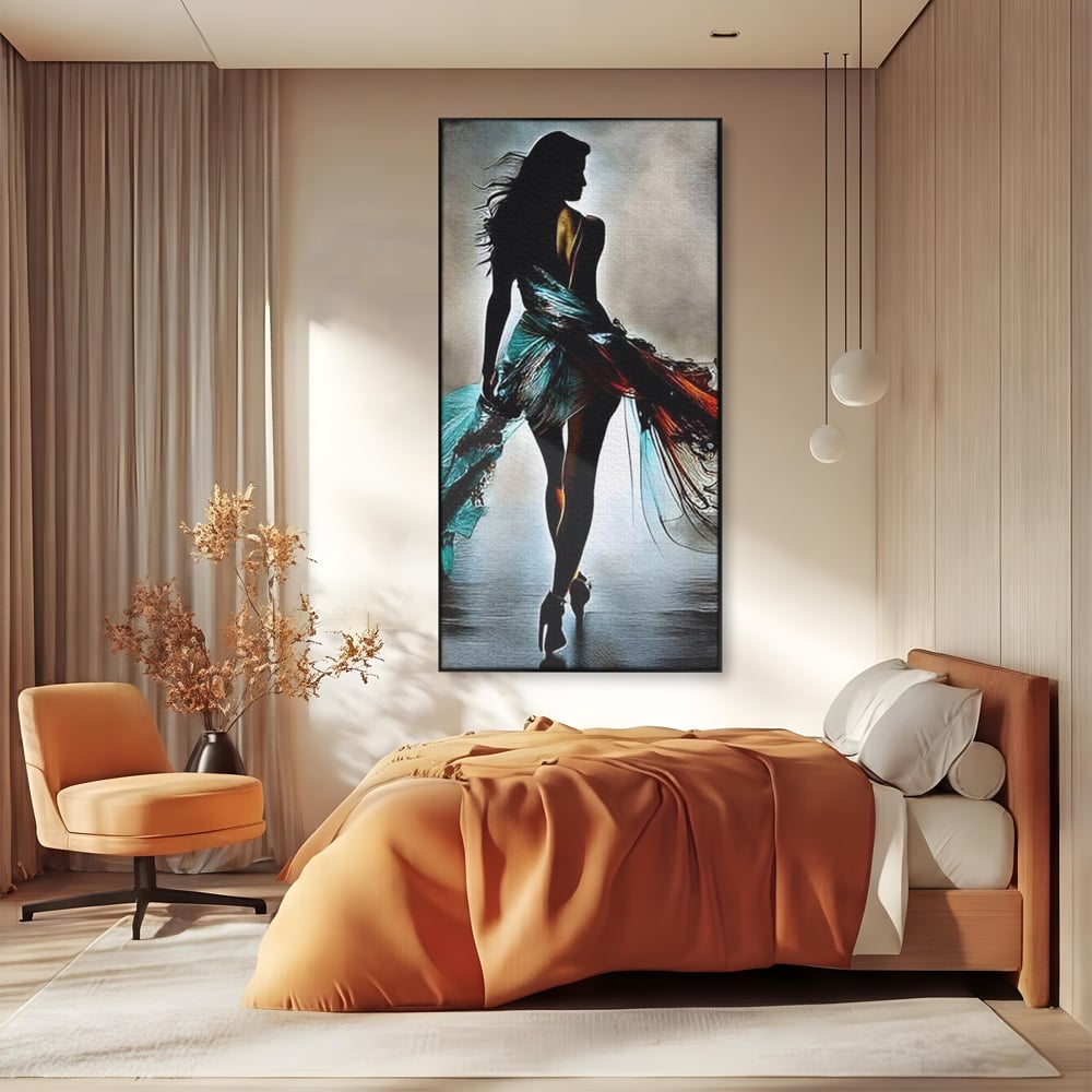Tablou canvas cu tablou canvas cu silueta feminina si rochie fluida, in rama de aluminiu negru, pe perete intr-un dormitor