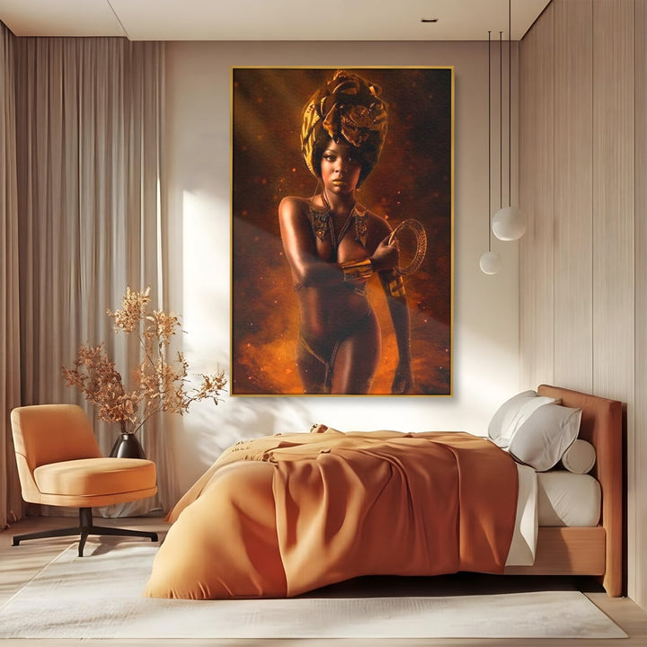 Tablou canvas cu tablou canvas cu femeie si turban, in rama de aluminiu auriu, pe perete intr-un dormitor