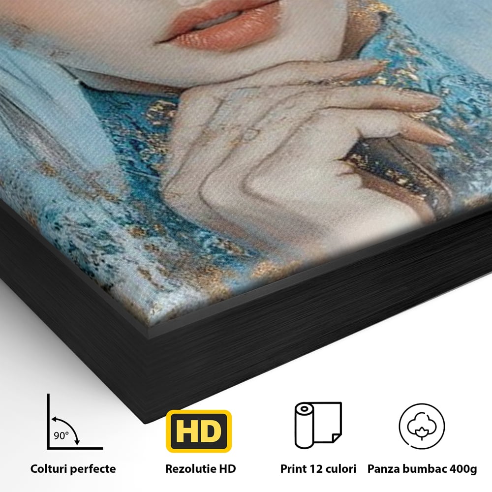 Detaliu al suprafetei: tablou canvas cu chip de femeie, in rama de aluminiu negru