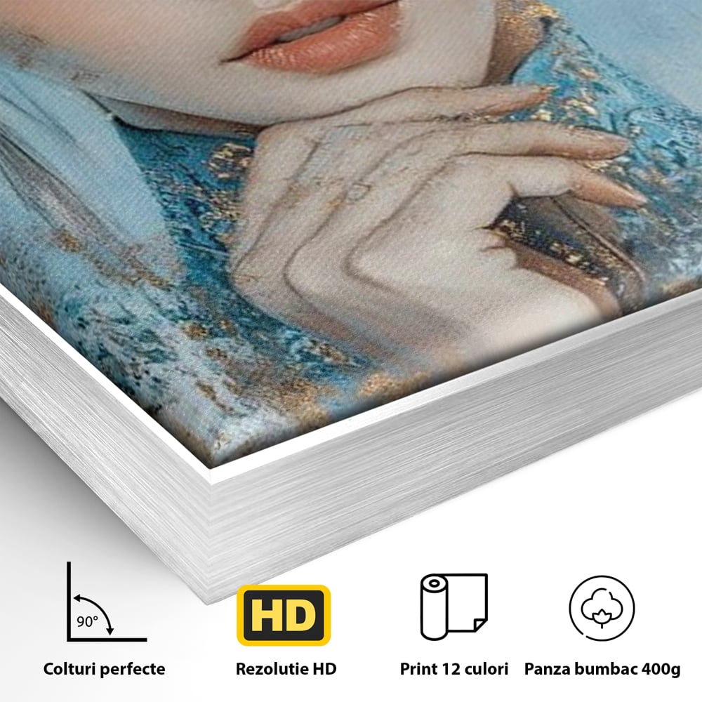Detaliu al suprafetei: tablou canvas cu chip de femeie, in rama de aluminiu argintiu