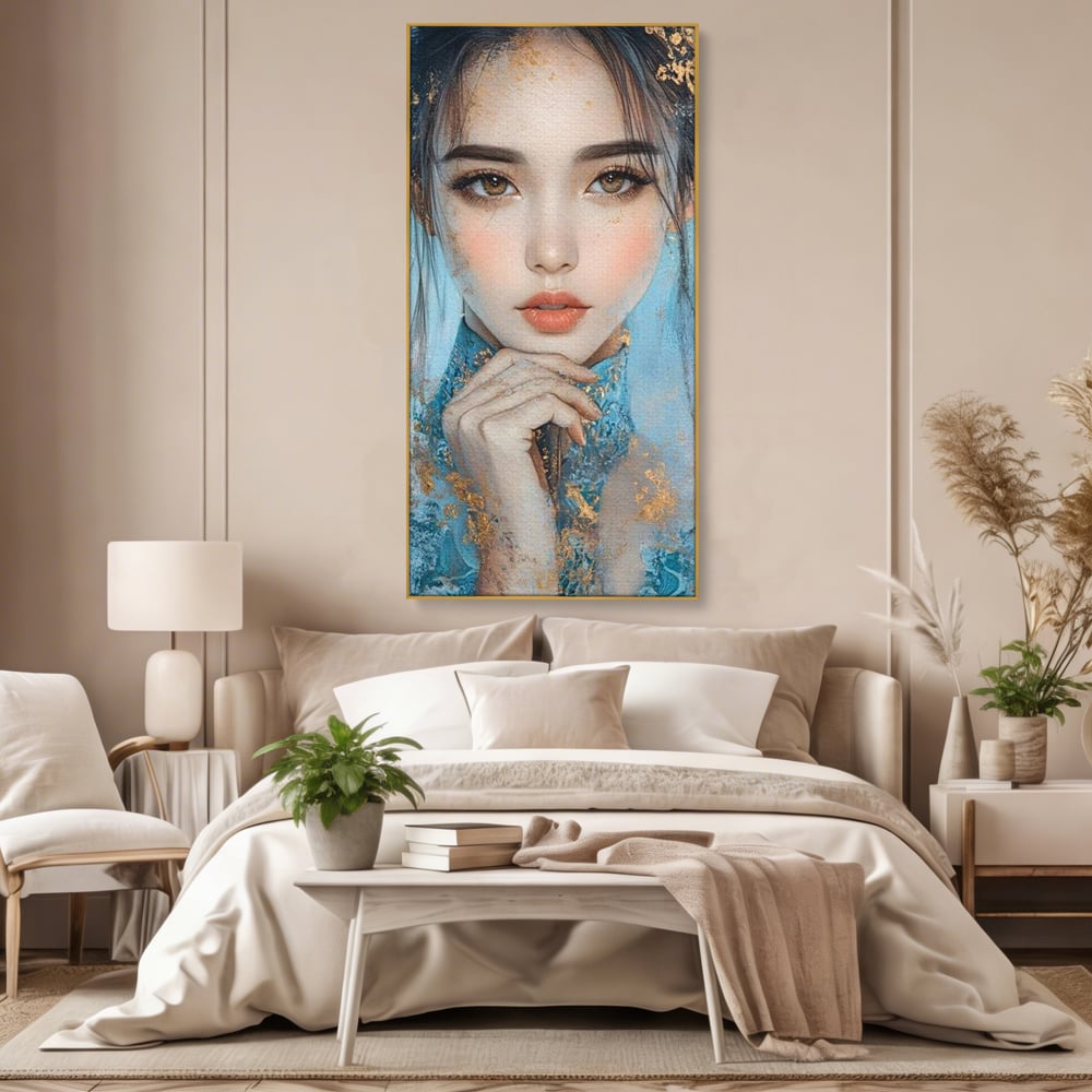 Tablou canvas cu tablou canvas cu chip de femeie, in rama de aluminiu auriu, pe perete intr-un dormitor