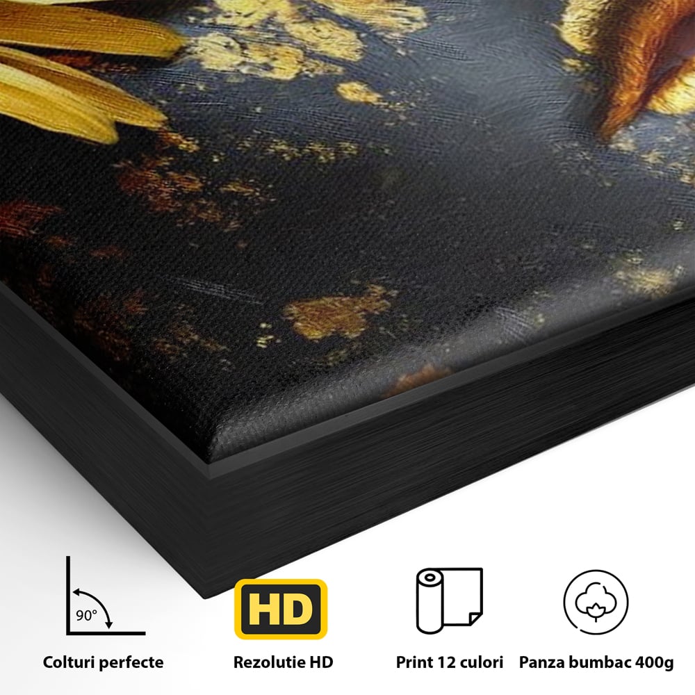 Detaliu al suprafetei: tablou canvas cu portret feminin si foita aurie, in rama de aluminiu negru