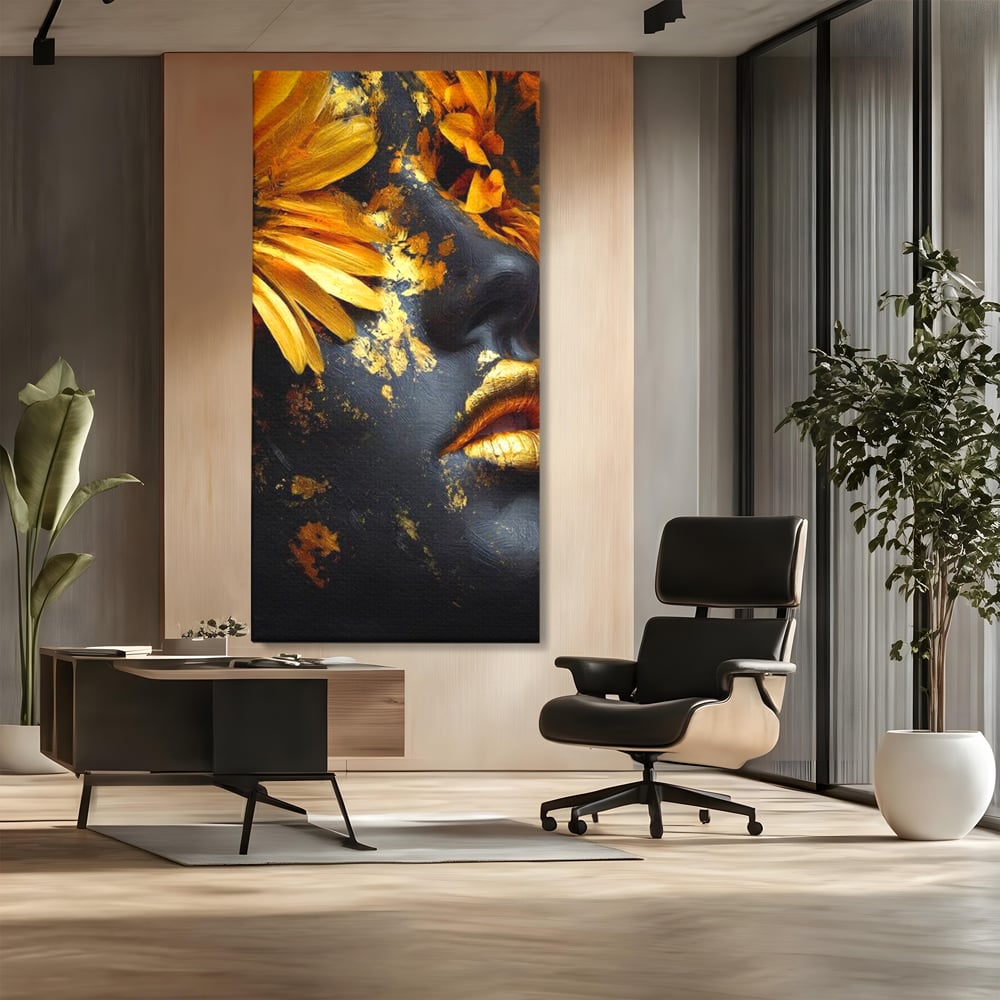 Tablou canvas cu tablou canvas cu portret feminin si foita aurie, fara rama, pe sasiu de lemn, pe perete intr-un birou