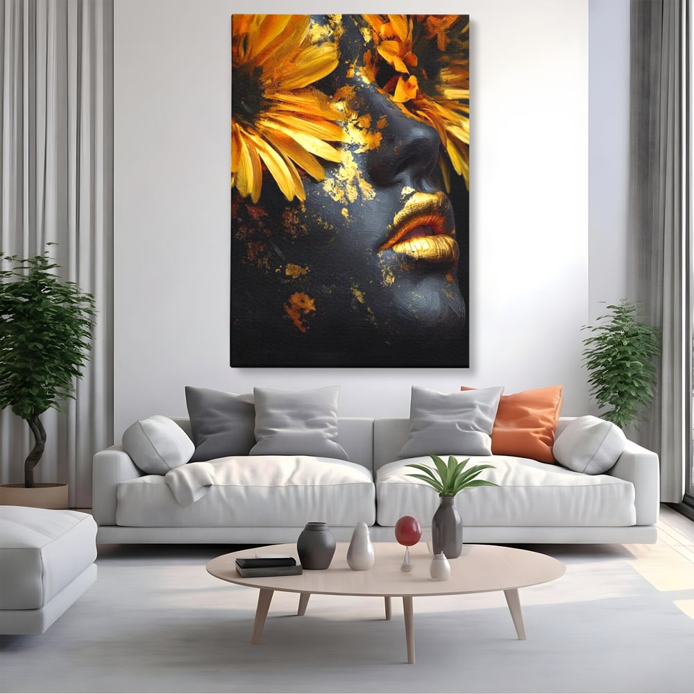 Tablou canvas cu tablou canvas cu portret feminin si foita aurie, fara rama, pe sasiu de lemn, pe perete intr-un living