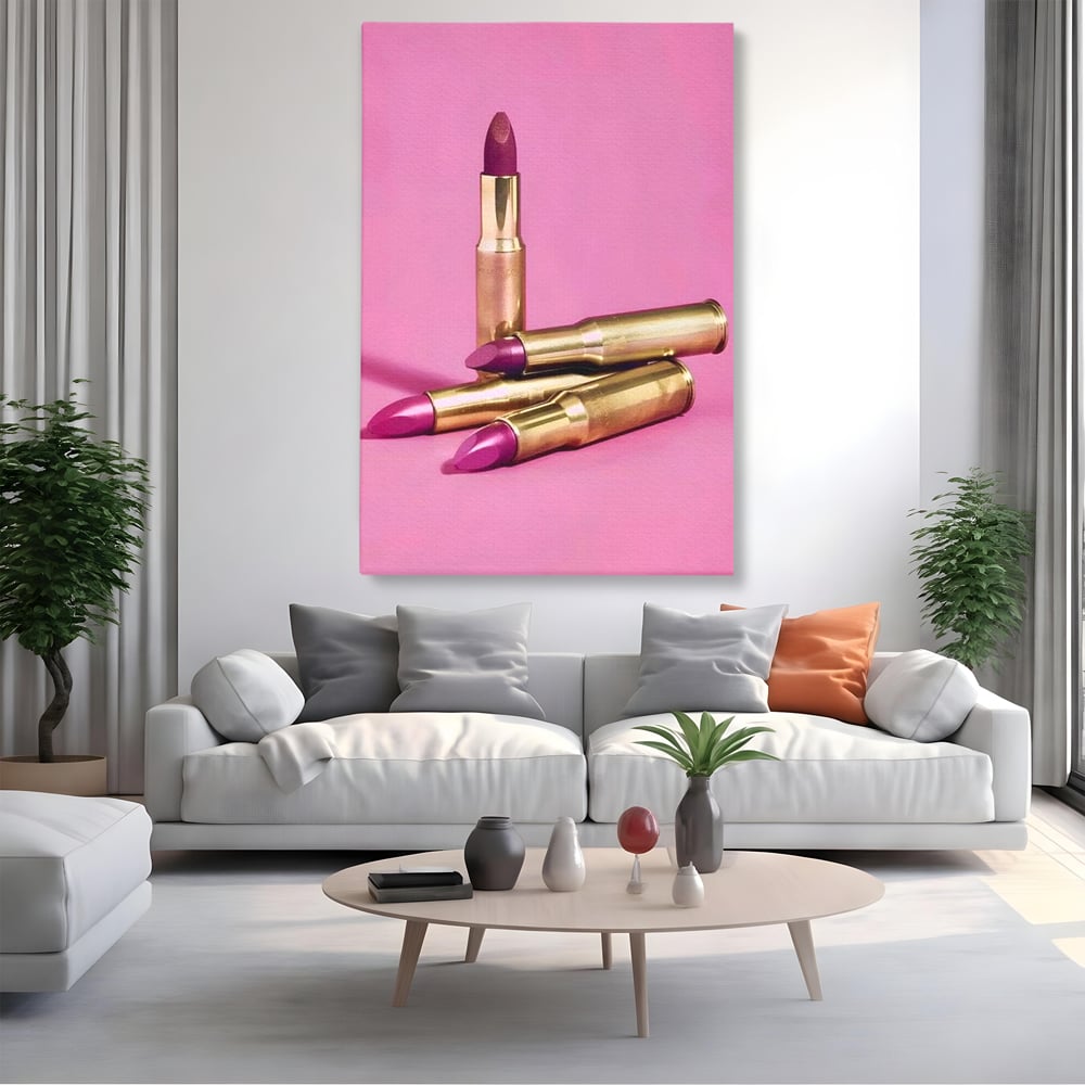 Tablou canvas cu tablou canvas cu rujuri in forme de cartuse pe fond roz, fara rama, pe sasiu de lemn, pe perete intr-un living