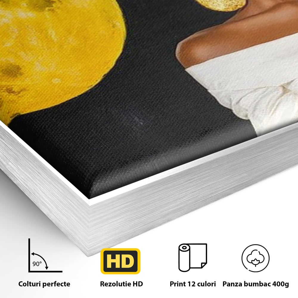 Detaliu al suprafetei: tablou canvas cu femeie si luna aurie, in rama de aluminiu argintiu