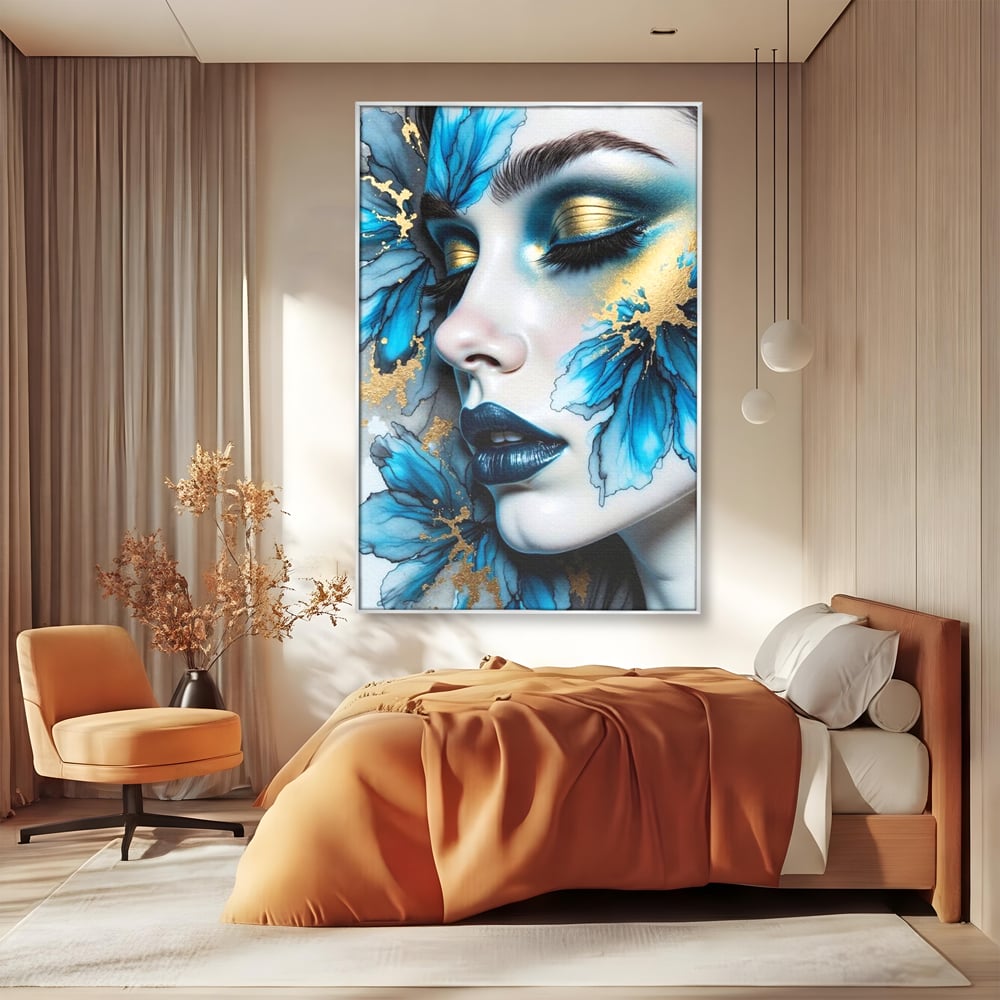 Tablou canvas cu tablou canvas cu portret feminin si flori albastre, in rama de aluminiu argintiu, pe perete intr-un dormitor