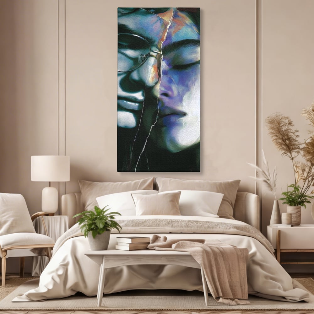 Tablou canvas cu tablou canvas cu chipuri despartite de cioburi, fara rama, pe sasiu de lemn, pe perete intr-un dormitor