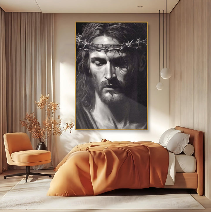 Tablou canvas cu tablou canvas cu portretul lui iisus, in rama de aluminiu auriu, pe perete intr-un dormitor