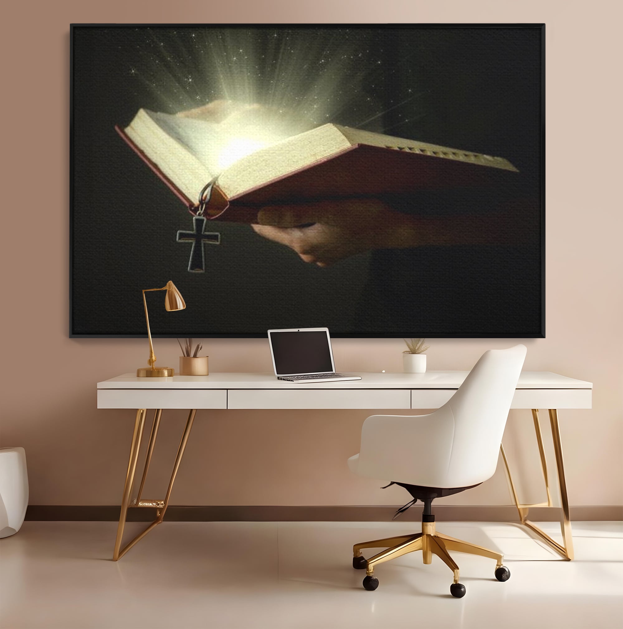 Tablou canvas cu tablou canvas cu biblie deschisa si cruce, in rama de aluminiu negru, pe perete intr-un birou