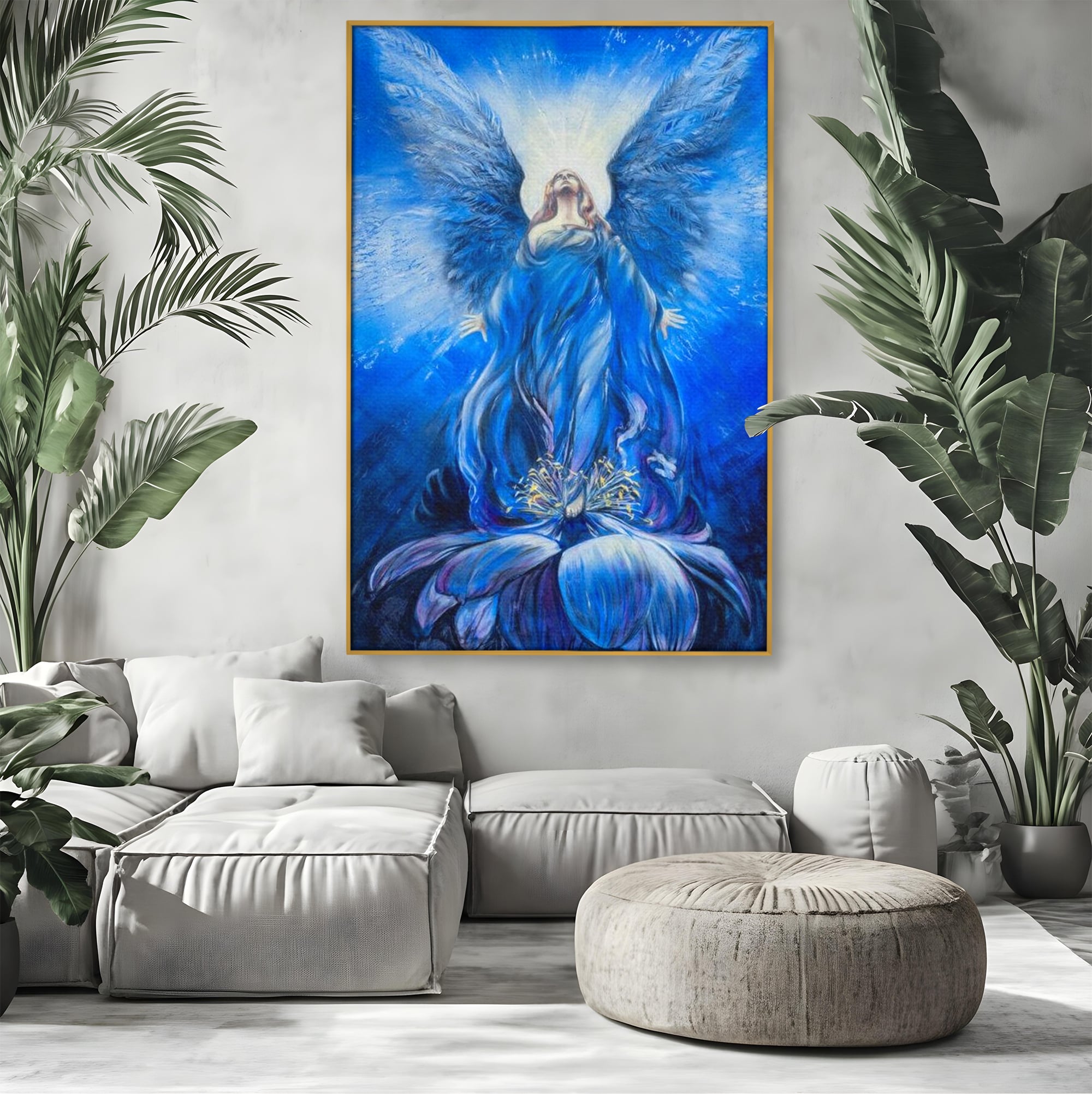 Tablou canvas cu tablou canvas cu inger albastru, in rama de aluminiu auriu, pe perete intr-un living