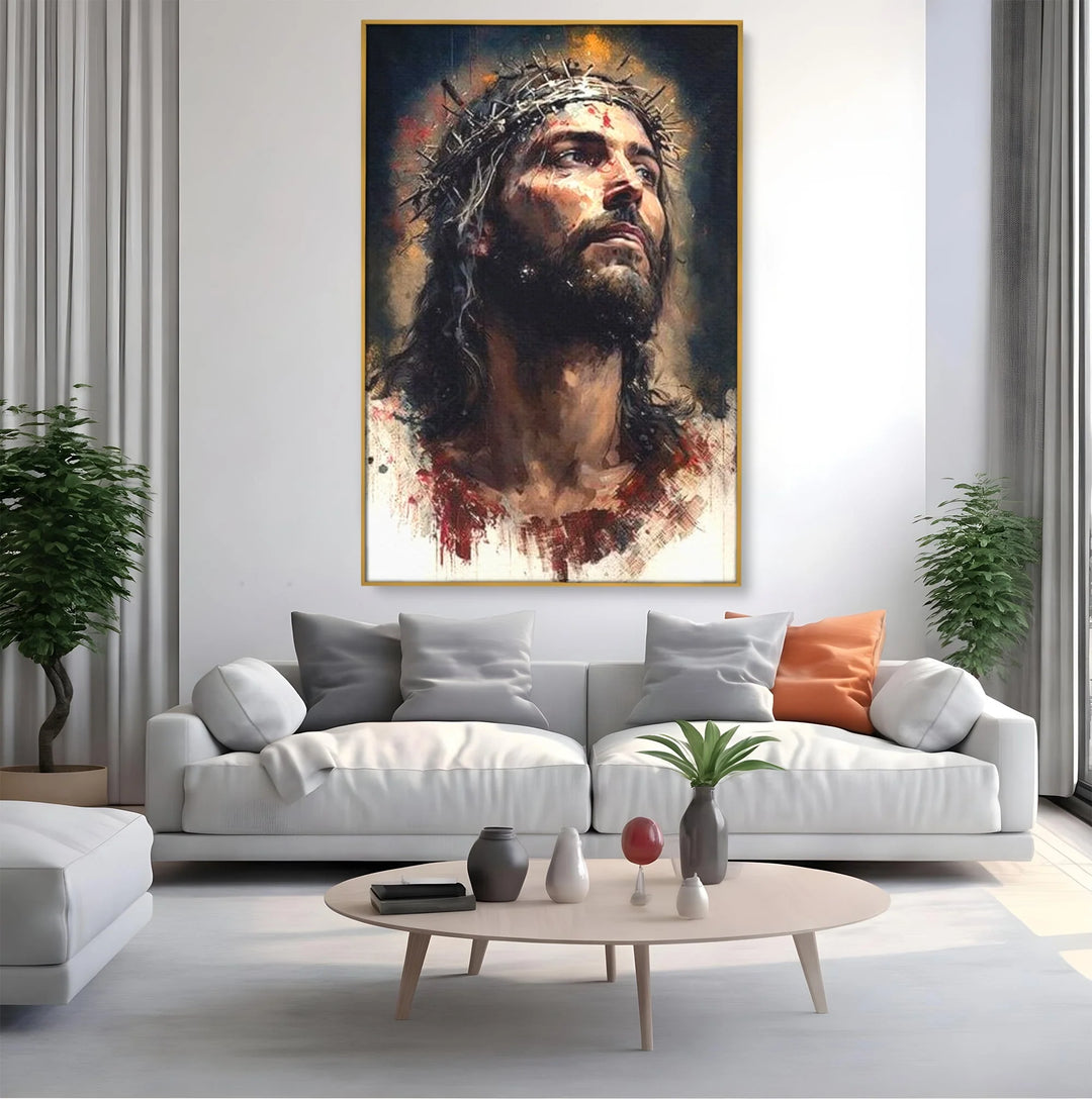 Tablou canvas cu tablou cu iisus purtand coroana de spini, in rama de aluminiu auriu, pe perete intr-un living