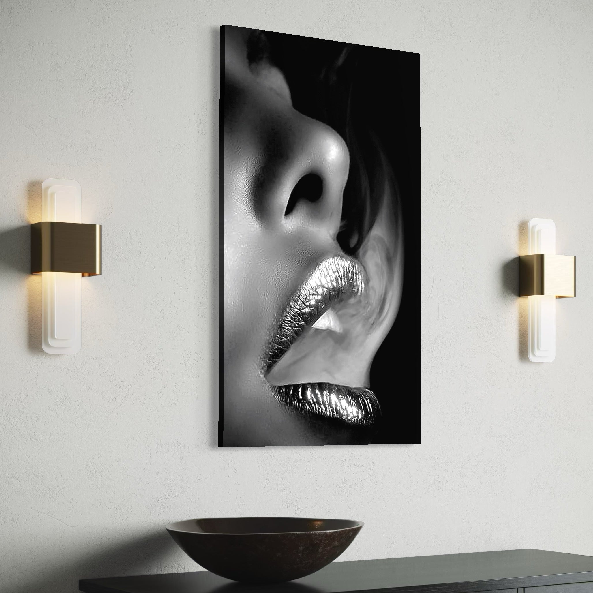 tablou canvas cu buze lucioase in nuante metalice argintii si fum surprinse artistic intr-un portret alb si negru