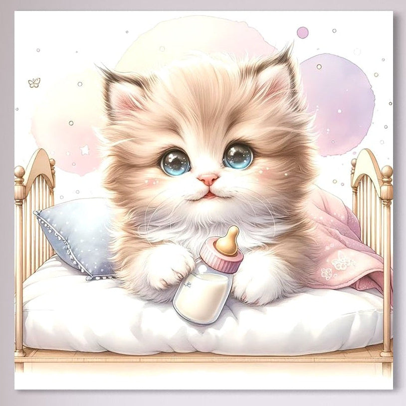 tablou canvas cu un pui de pisica intr-un patut de bebelus, cu un biberon pe fundal abstract in culori deschise