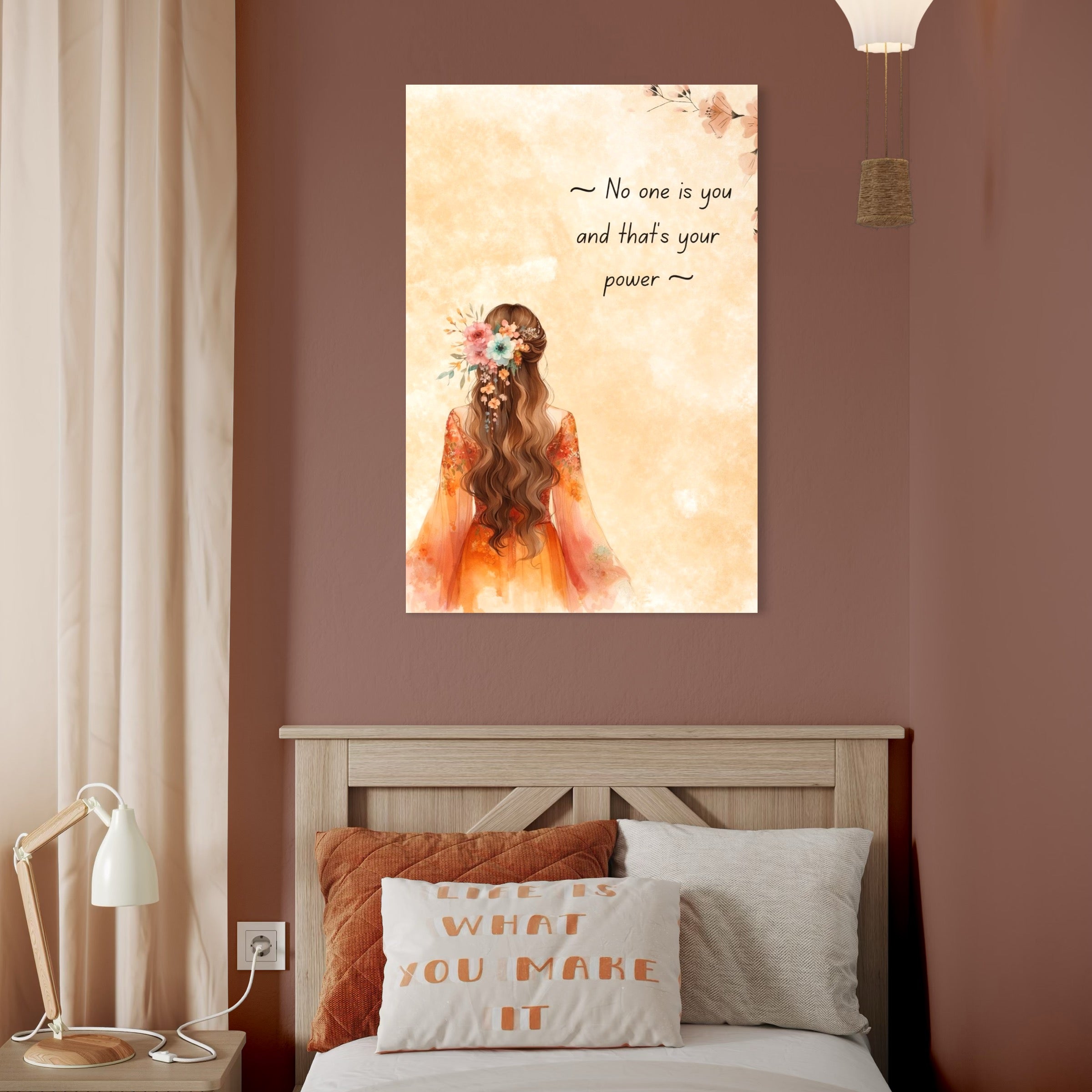 tablou canvas cu o femeie cu parul decorat cu flori, pe fundal deschis bej cu mesaj motivational