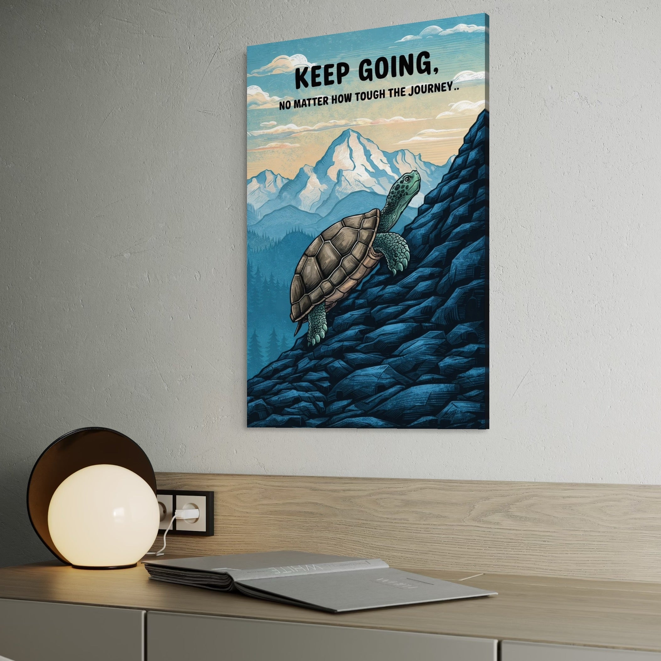 tablou canvas cu o testoasa in urcare pe pietre, pe fundal cu munti si mesaj motivational