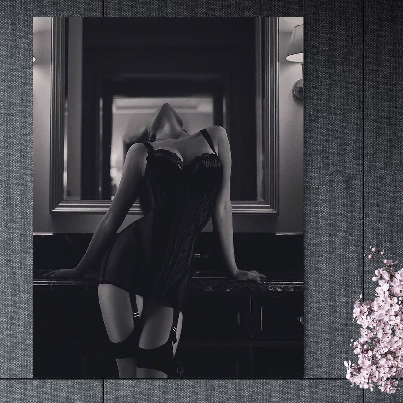 Tablou Canvas Premium, LuxCanva® P1008, Sub Lumina Difuza, Interzis, Sexy, Femeie, Trup, Pasiune, Dorinta, Silueta, Umbre, Negru, Boudoir, Oglinda, Senzual, Living, Dormitor