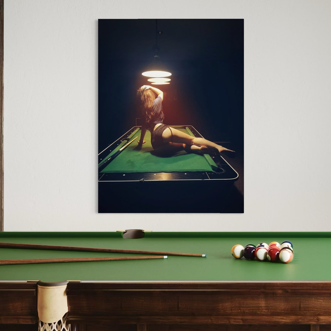 Tablou Canvas Premium, LuxCanva® P1056, Taina Biliardului,  Joc, Sala, Noapte, Masa, Verde, Silueta, Atmosfera, Distractie, Senzualitate, Cinematic, Tac, Bile, Seara, Living, Dormitor