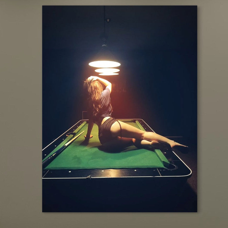 Tablou Canvas Premium, LuxCanva® P1056, Taina Biliardului,  Joc, Sala, Noapte, Masa, Verde, Silueta, Atmosfera, Distractie, Senzualitate, Cinematic, Tac, Bile, Seara, Living, Dormitor