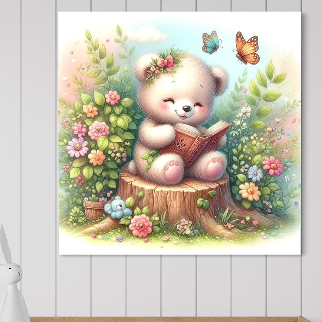 Tablou Canvas Premium, LuxCanva® K1048, Ursuletul Povestitor, Carte, Flori, Trunchi, Copac, Fluturasi, Lectura, Poveste, Fermecat, Magie, Padure, Atmosfera, Liniste, Camera Copil, Dormitor