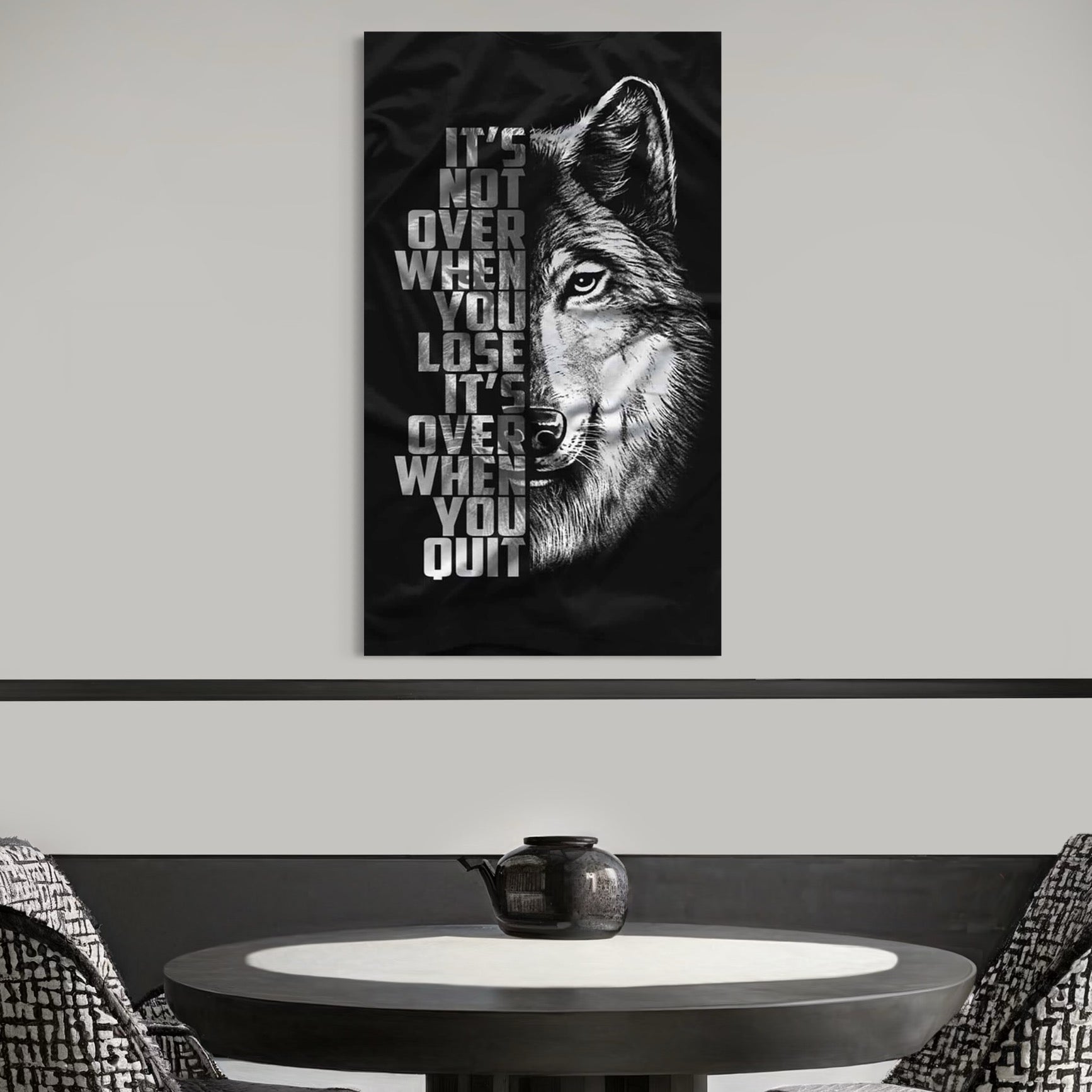 Tablou Canvas Premium, LuxCanva® Q1009, Lupta Continua,  Lup, Supravietuire, Instinct, Loialitate, Spirit, Salbatic, Portret, Alb, Negru, Privire, Chip, Sportivi, Vointa, Motivatie, Birou, Dormitor