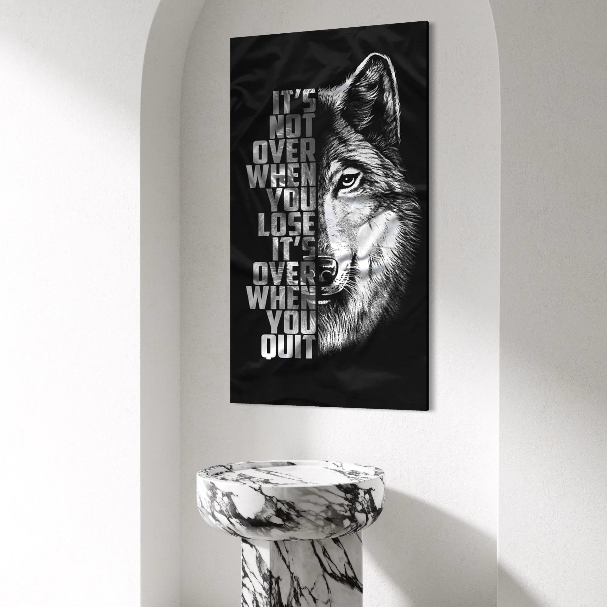 Tablou Canvas Premium, LuxCanva® Q1009, Lupta Continua,  Lup, Supravietuire, Instinct, Loialitate, Spirit, Salbatic, Portret, Alb, Negru, Privire, Chip, Sportivi, Vointa, Motivatie, Birou, Dormitor