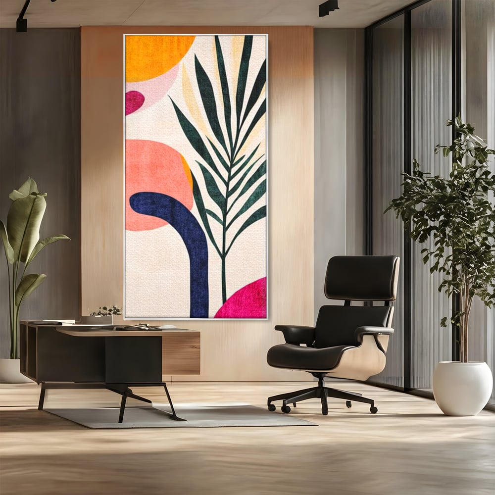 Tablou canvas cu ilustratie abstracta cu frunze de palmier, in rama de aluminiu argintiu, pe perete intr-un birou