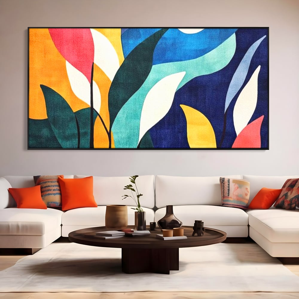 Tablou canvas cu tablou canvas cu frunze stilizate si luna, in rama de aluminiu negru, pe perete intr-un living