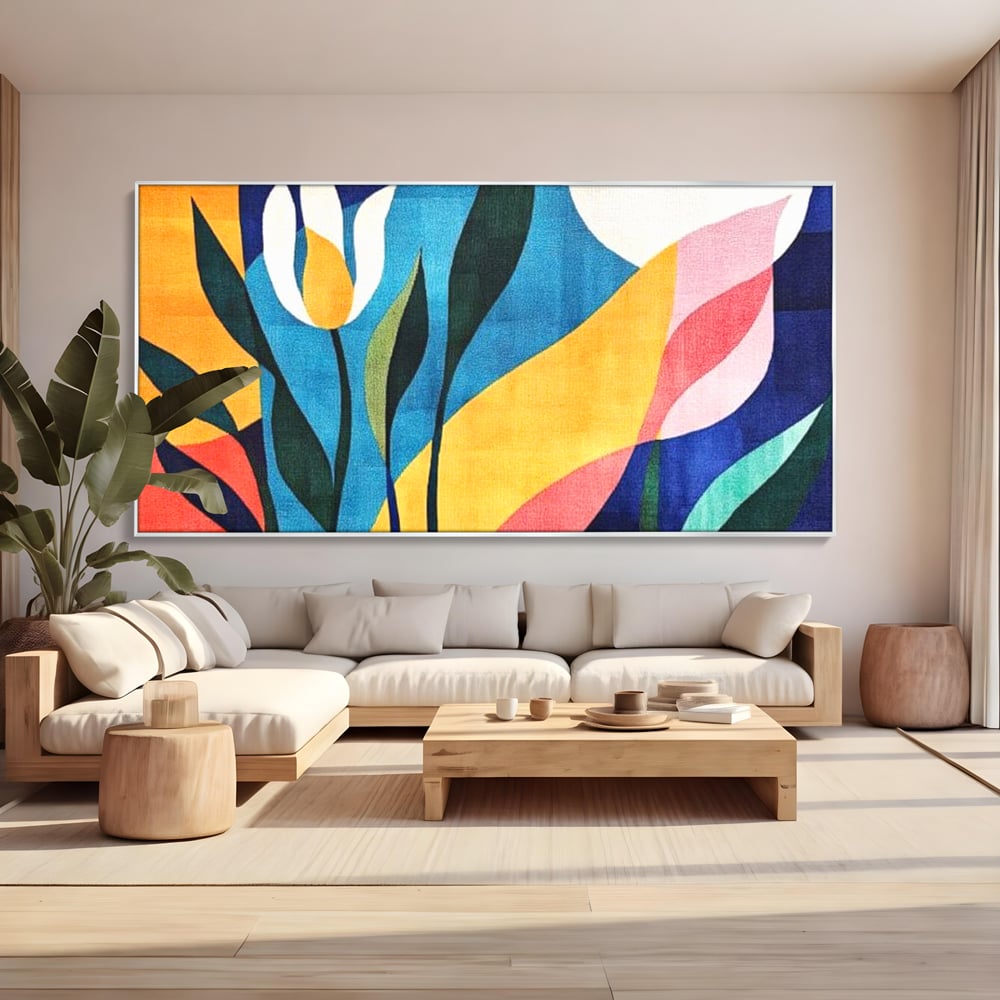 Tablou canvas cu tablou canvas cu flori abstracte, in rama de aluminiu argintiu, pe perete intr-un living