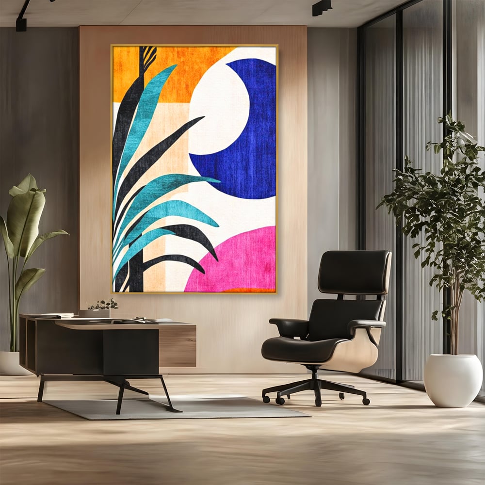 Tablou canvas cu tablou canvas cu frunza abstracta si forme geometrice, in rama de aluminiu auriu, pe perete intr-un birou