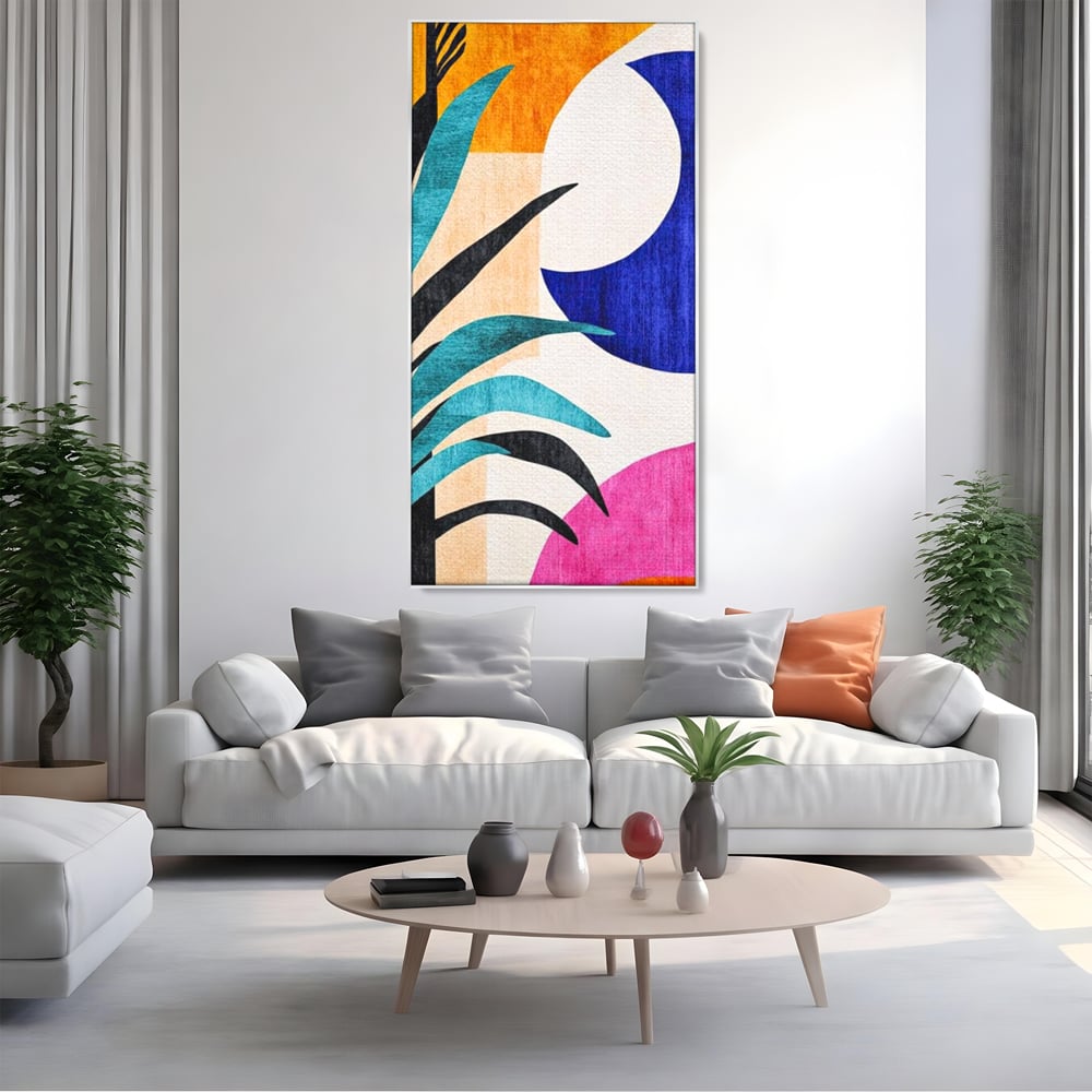 Tablou canvas cu tablou canvas cu frunza abstracta si forme geometrice, in rama de aluminiu argintiu, pe perete intr-un living