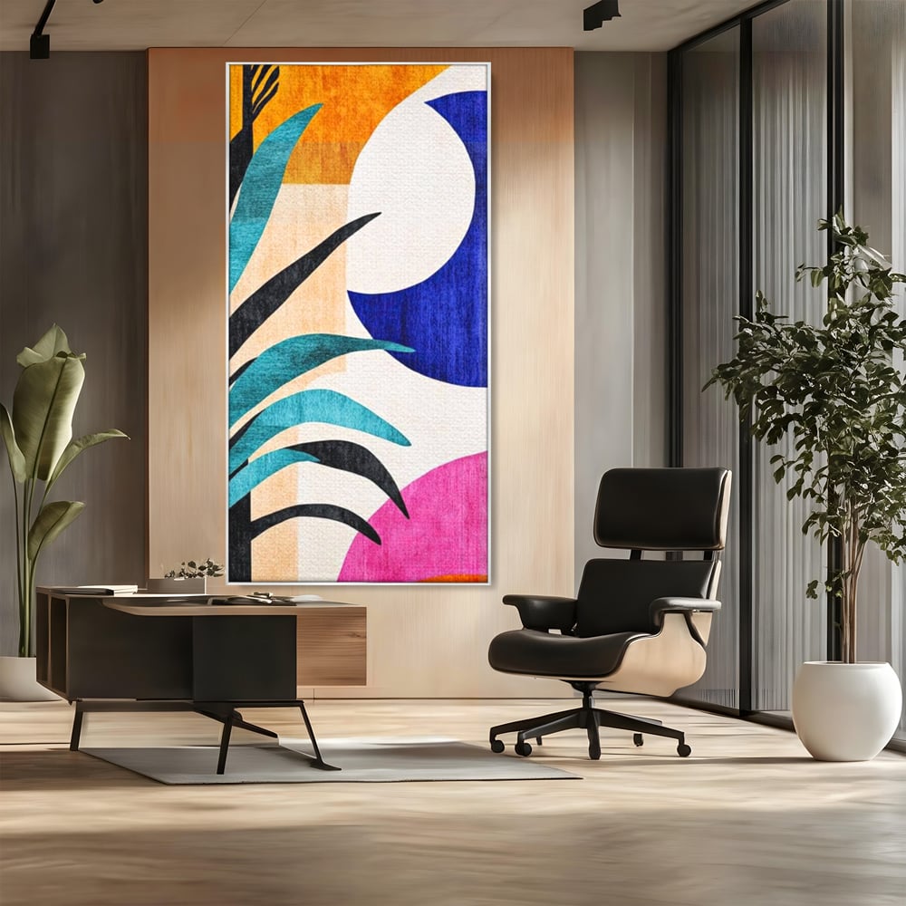 Tablou canvas cu tablou canvas cu frunza abstracta si forme geometrice, in rama de aluminiu argintiu, pe perete intr-un birou
