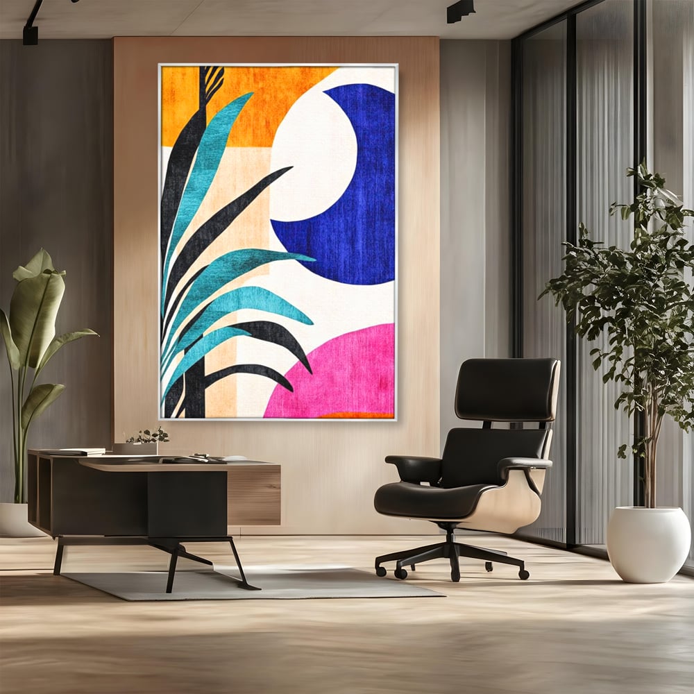 Tablou canvas cu tablou canvas cu frunza abstracta si forme geometrice, in rama de aluminiu argintiu, pe perete intr-un birou
