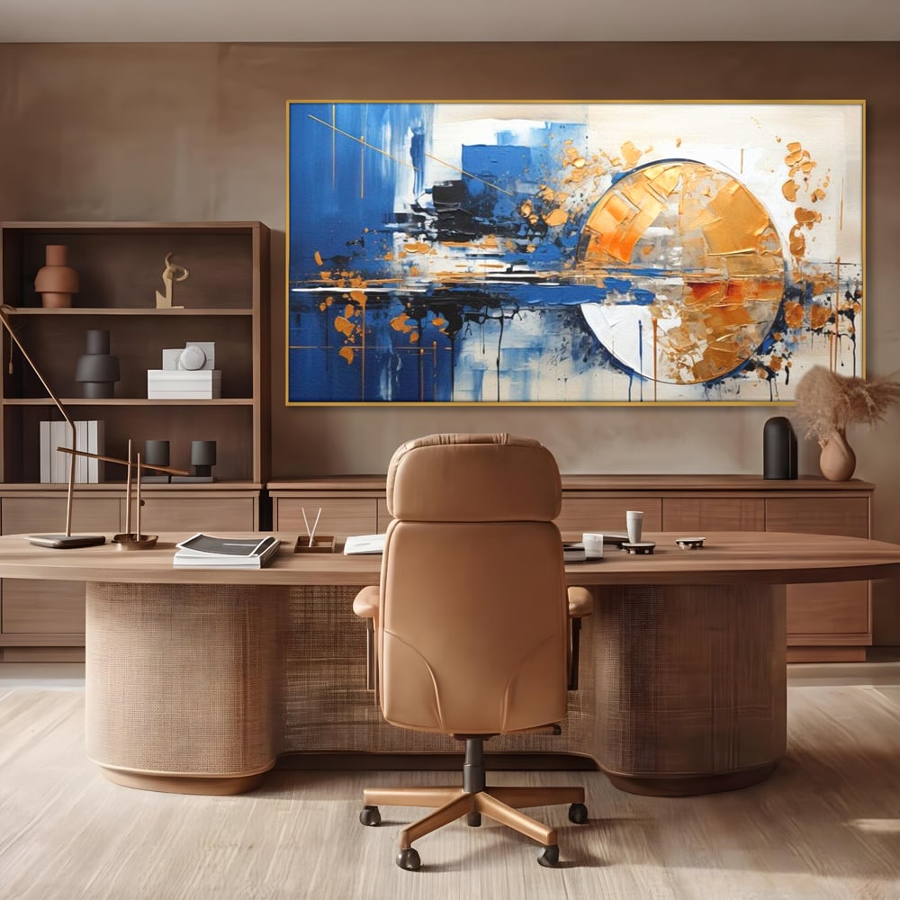Tablou canvas cu pictura abstracta cu cerc auriu si albastru, in rama de aluminiu auriu, pe perete intr-un birou