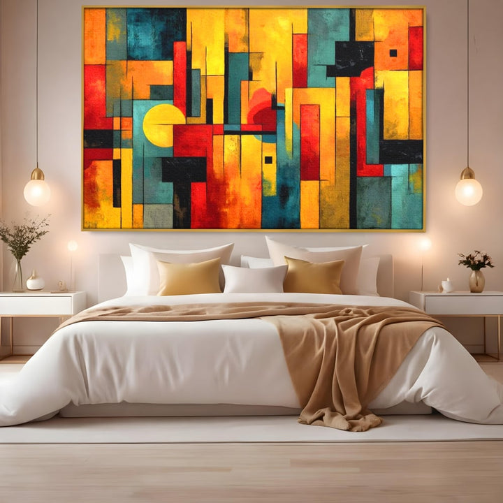 Tablou canvas cu pictura abstracta cu forme geometrice urbane, in rama de aluminiu auriu, pe perete intr-un dormitor