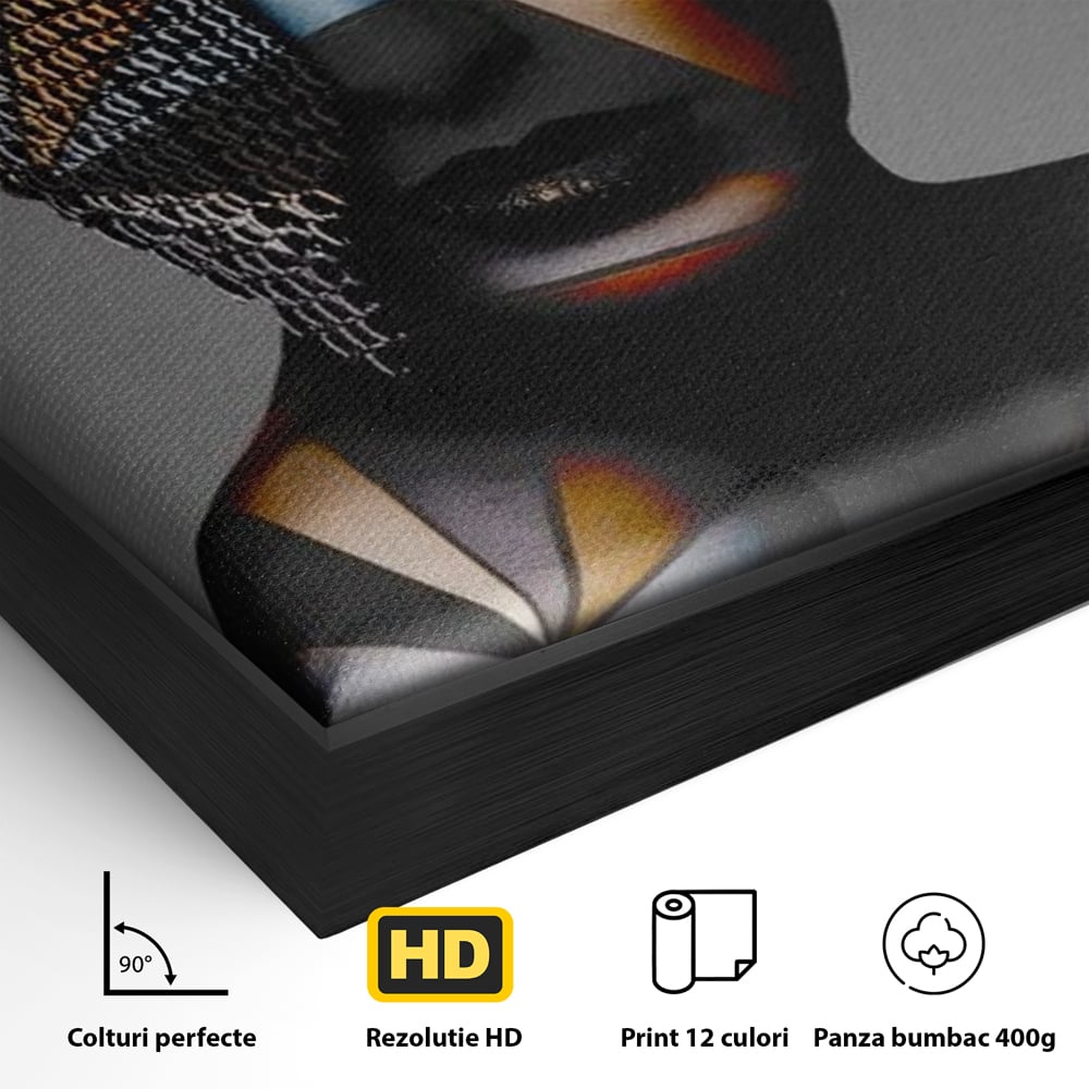 Detaliu al suprafetei: tablou canvas cu portret feminin si lanturi, in rama de aluminiu negru