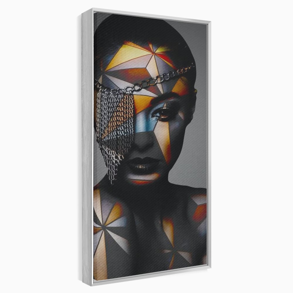 Tablou canvas cu tablou canvas cu portret feminin si lanturi, in rama de aluminiu argintiu
