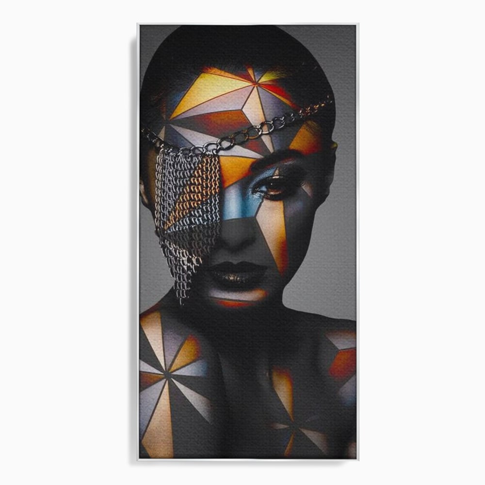 Tablou canvas cu tablou canvas cu portret feminin si lanturi, in rama de aluminiu argintiu