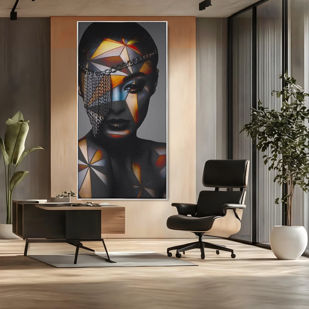 Tablou canvas cu tablou canvas cu portret feminin si lanturi, in rama de aluminiu argintiu, pe perete intr-un birou